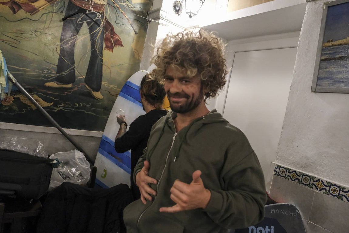 FOTOS: Así se prepara la chirigota de Vera Luque, Los #Cadifornia, para su pase en el COAC 2020