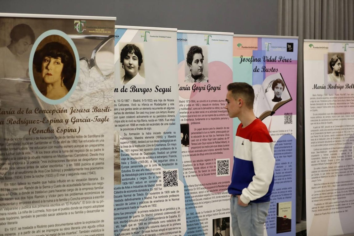 La exposición de las pioneras del 98, en imágenes