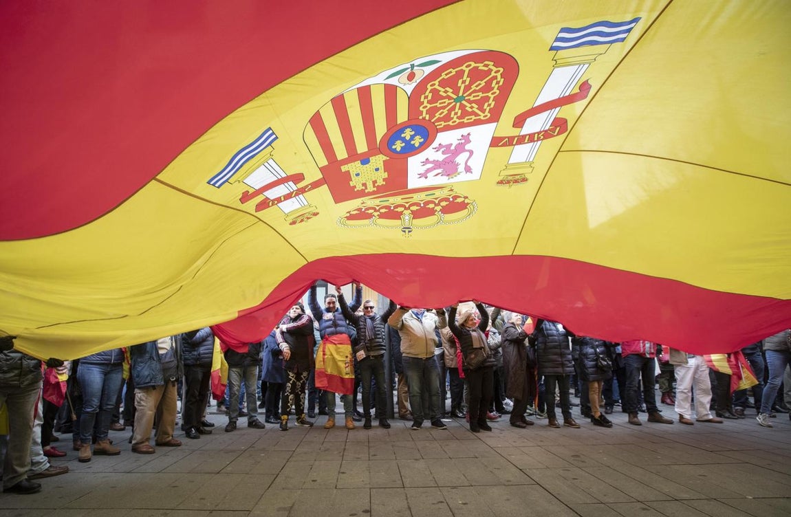 Han sido 1.500 personas, según los convocantes, y 500, según la delegación del Gobierno, las participantes en el acto. 