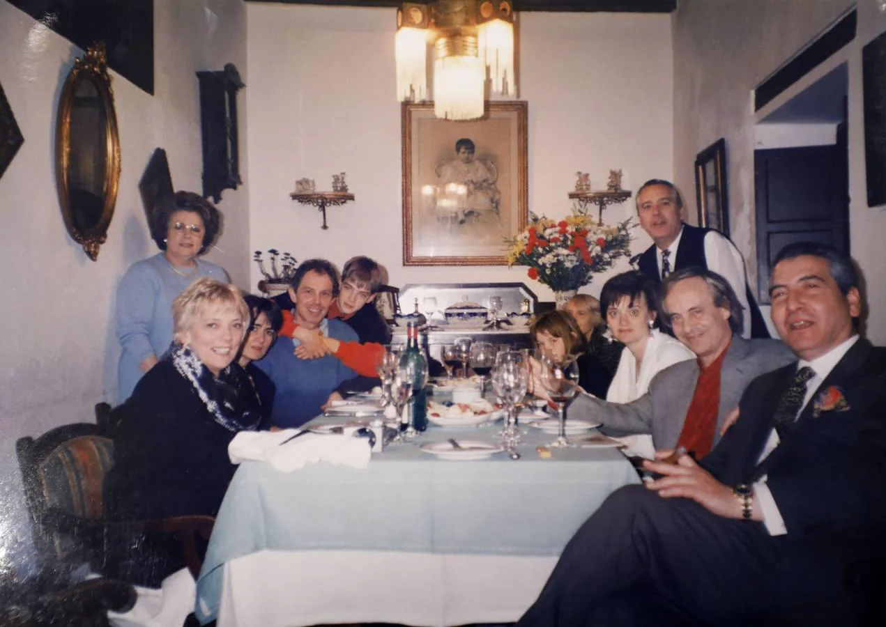 El ex primer ministro británico Tony Blair y su familia en El Churrasco. 