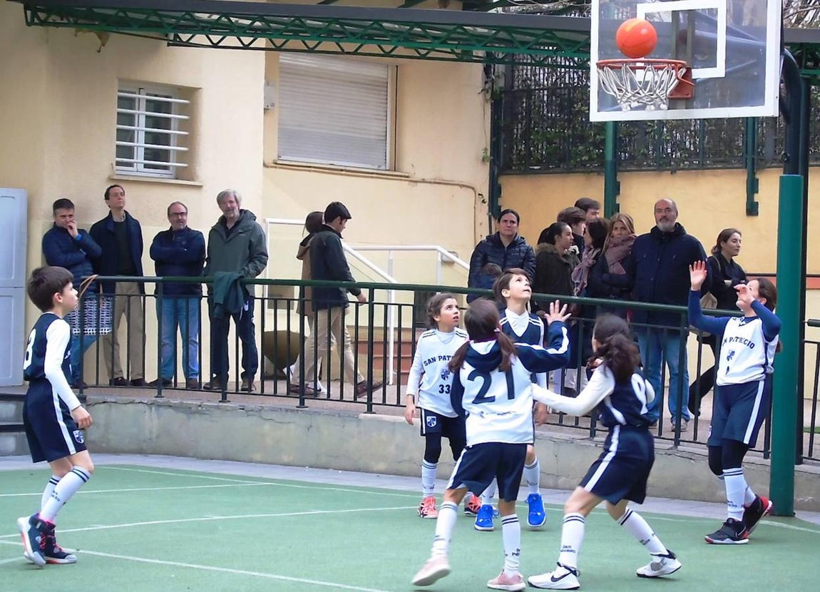 Las mejores imágenes del partido de baloncesto