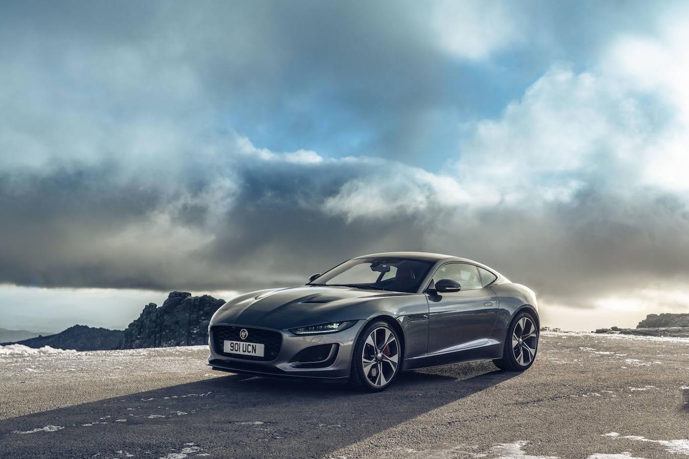 El nuevo Jaguar F-Type, tanto en versión coupé y convertible, en imágenes