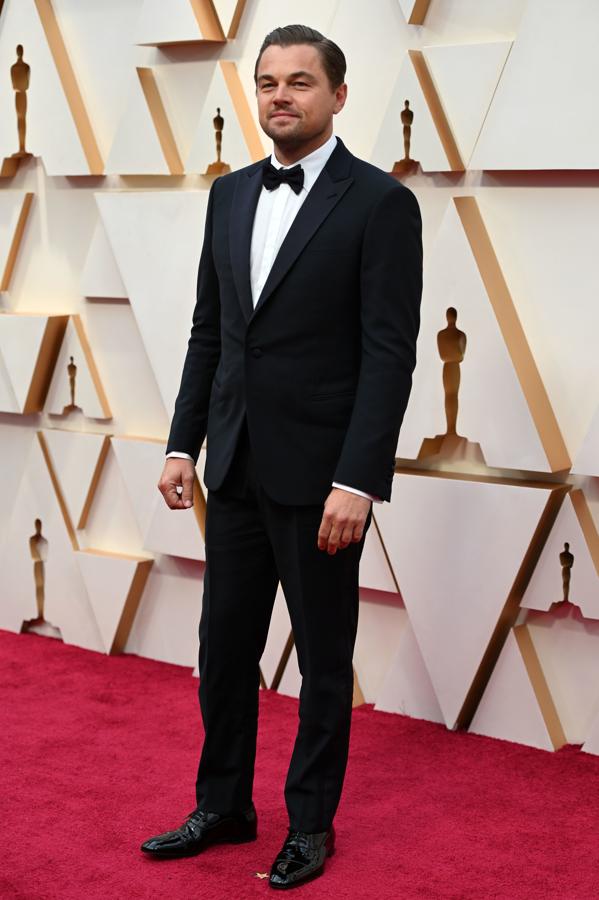 Leonardo Dicaprio. El nominado a <a href="https://www.abc.es/summum/living/salud-fitness/abci-entrenador-brad-pitt-revela-secreto-para-estar-forma-54-anos-201908231742_noticia.html" target="_blank">Mejor Actor por su papel en Érase una vez… en Hollywood </a>no se llevó dicho reconocimiento por su actuación en el filme de Tarantino; pero en cuestión de estilo estuvo más que acertado con un clásico esmoquin de Giorgio Armani.
