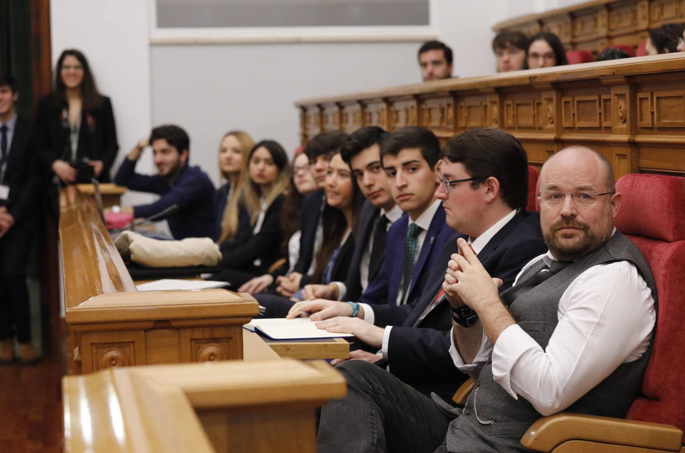 En imágenes: los universitarios debaten en las Cortes de Castilla-la Mancha