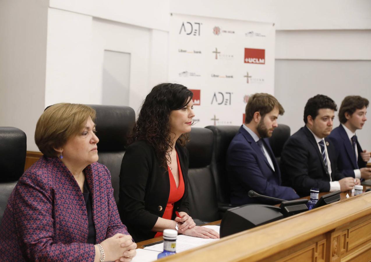 En imágenes: los universitarios debaten en las Cortes de Castilla-la Mancha