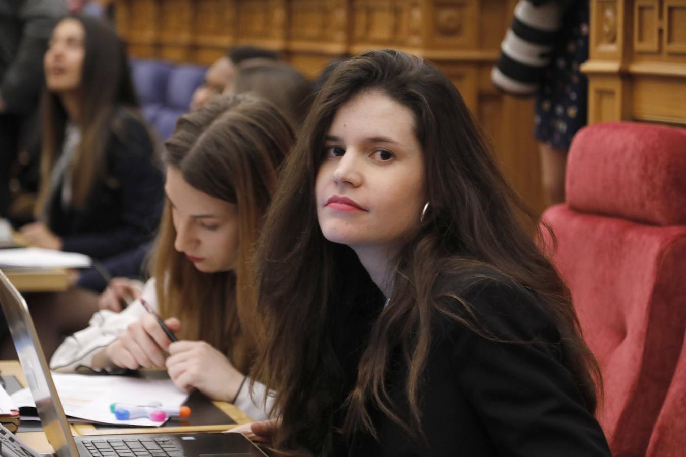 En imágenes: los universitarios debaten en las Cortes de Castilla-la Mancha