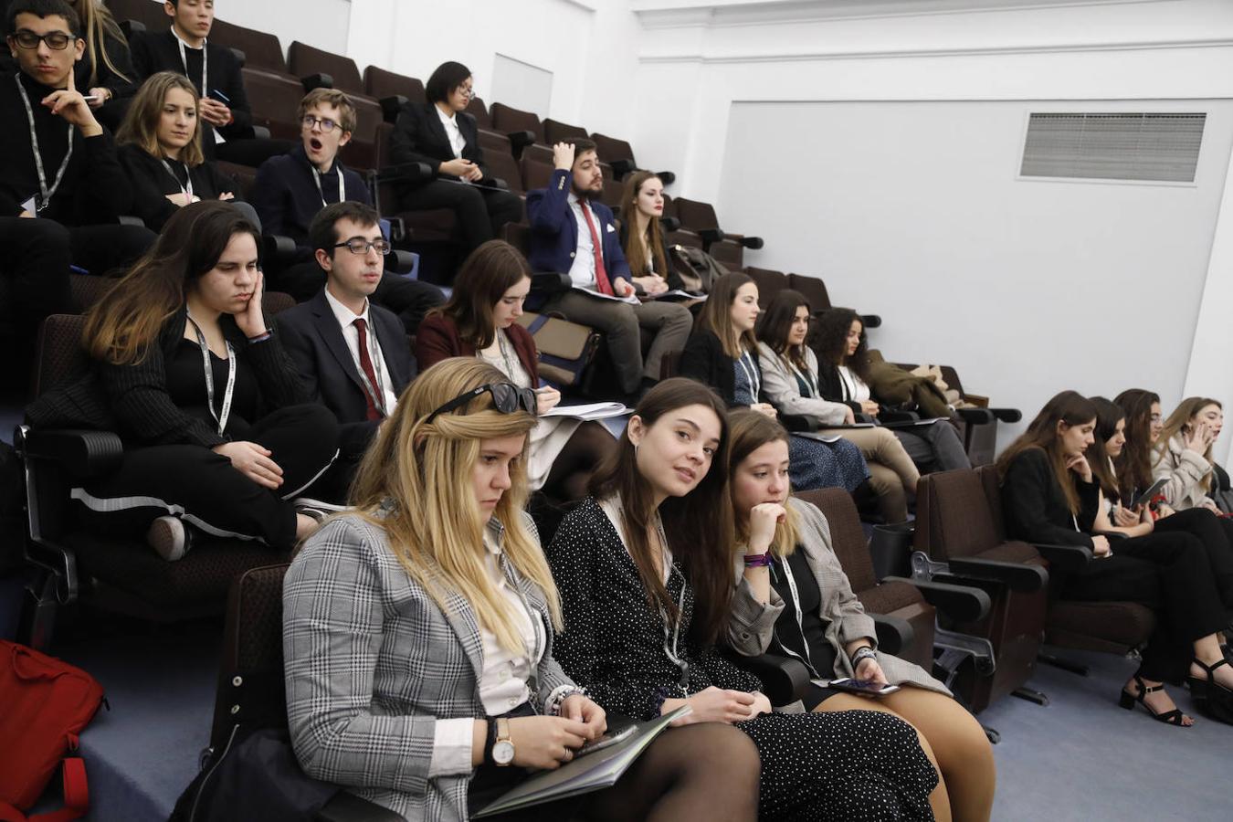 En imágenes: los universitarios debaten en las Cortes de Castilla-la Mancha