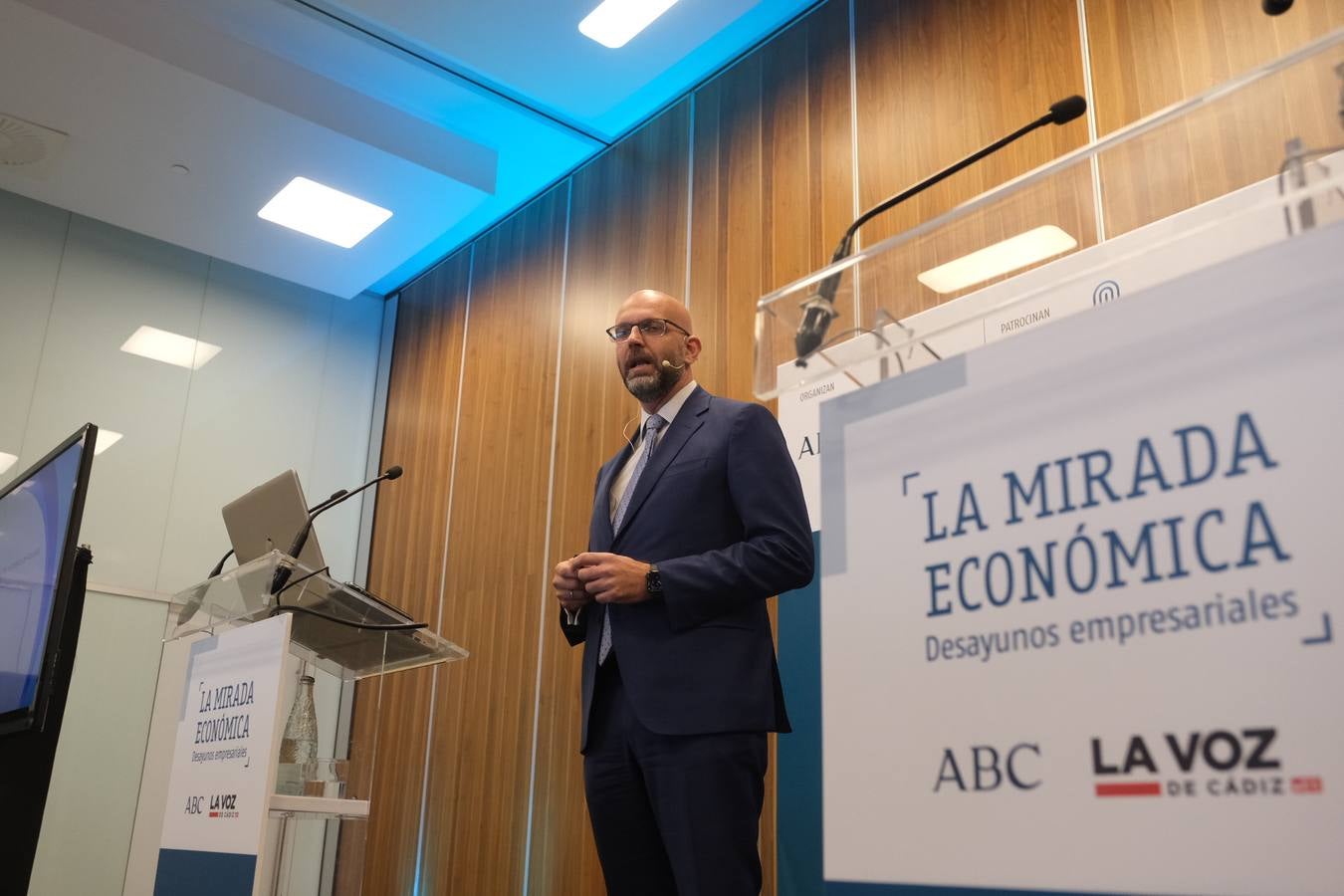 FOTOS: Javier Herrador, en &#039;La Mirada económica&#039; de La Voz de Cádiz y ABC