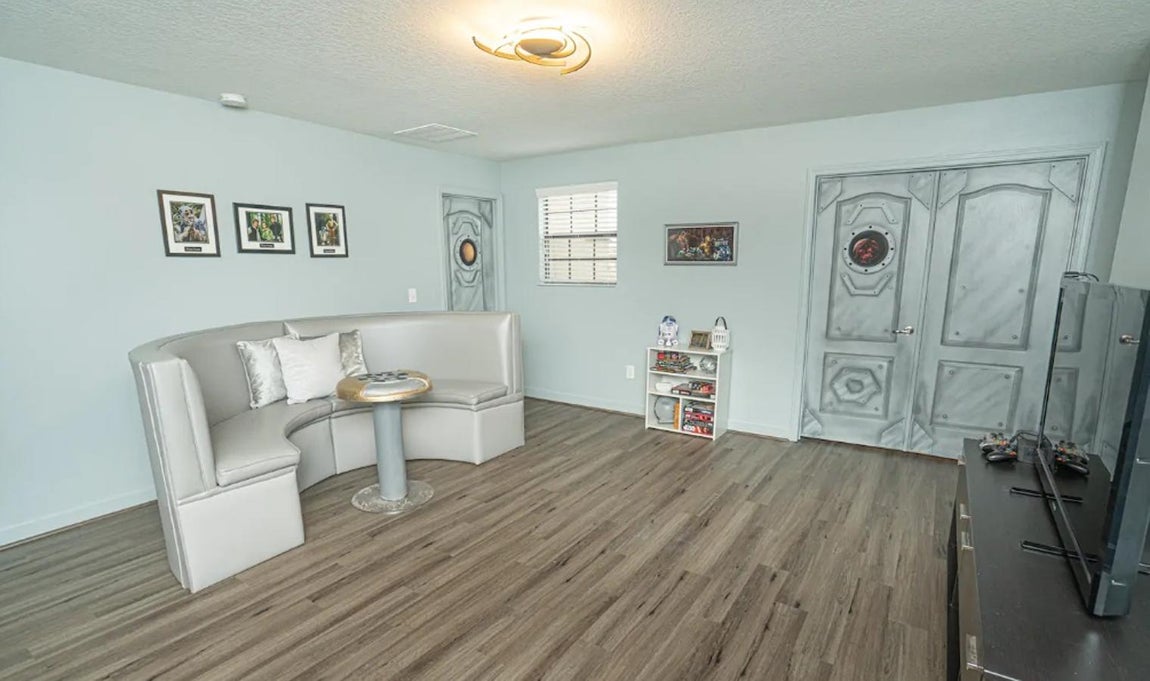 Las zonas comunes reproducen el aspecto de una nave espacial