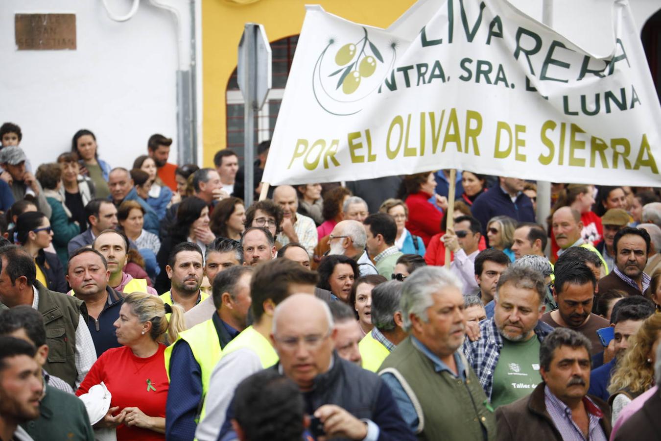 La protesta de los agricultores de Córdoba en Adamuz, en imágenes