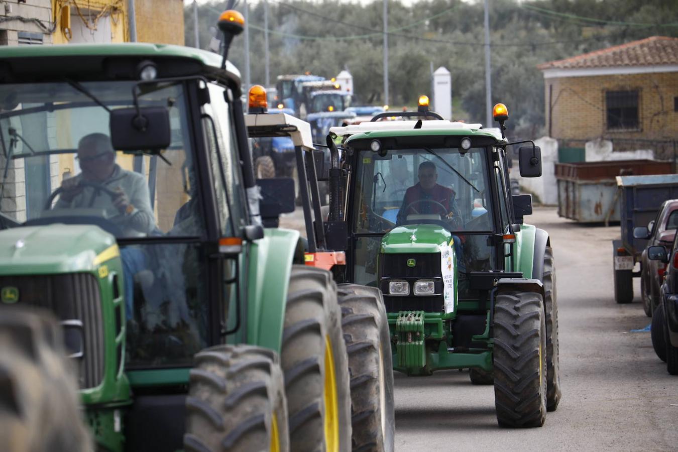 La protesta de los agricultores de Córdoba en Adamuz, en imágenes