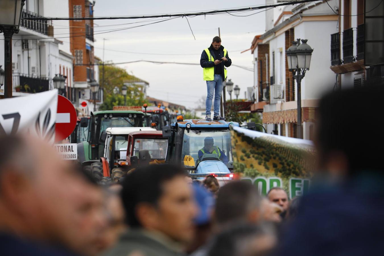 La protesta de los agricultores de Córdoba en Adamuz, en imágenes