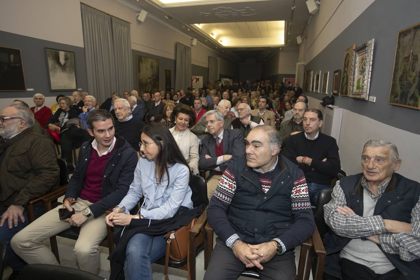 La presentación del libro de Manolete de Carlos Abella en Córdoba, en imágenes