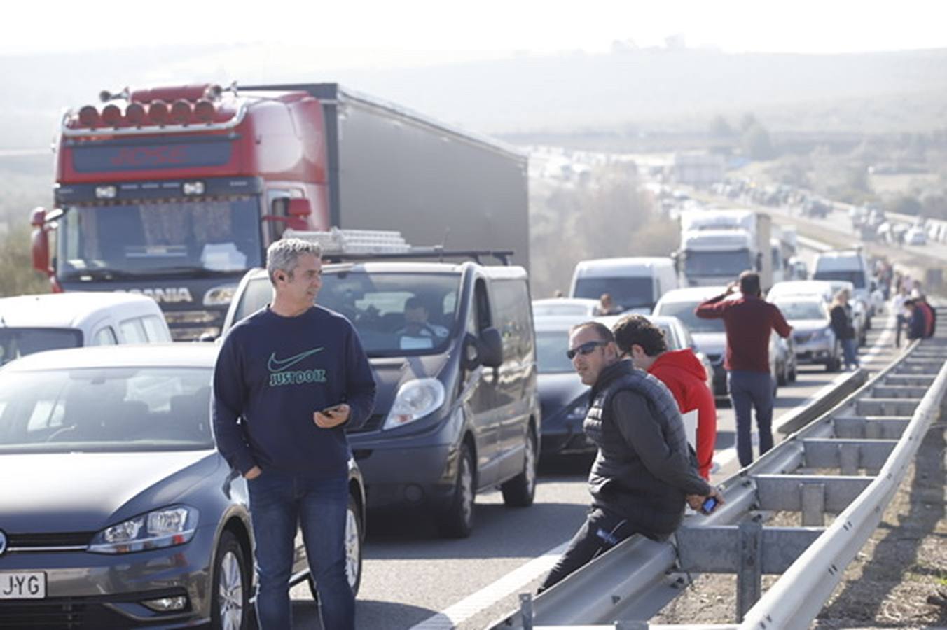 La marcha de agricultores y ganaderos en Lucena, en imágenes (I)