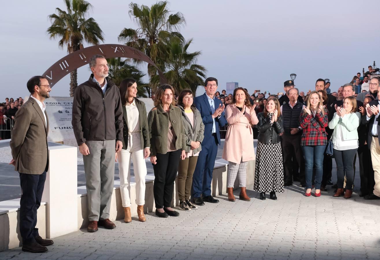 Los Reyes son aclamados en su visita a Sanlúcar de Barrameda