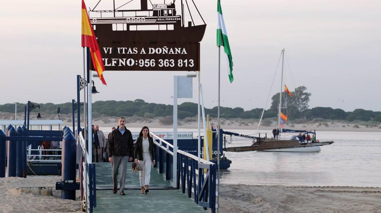 Los Reyes son aclamados en su visita a Sanlúcar de Barrameda