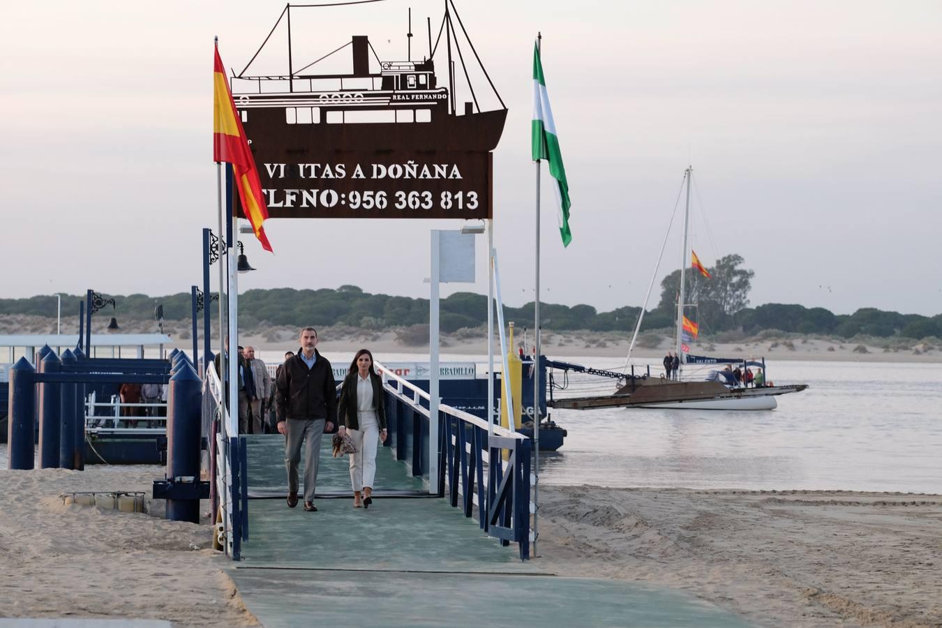 Los Reyes son aclamados en su visita a Sanlúcar de Barrameda