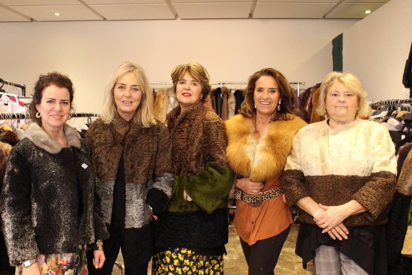 Araceli Gallego Contreras, Mónica de Soto Medina, Consuelo de Soto Medina, Lourdes de Soto Medina y Lina Parra Fernández