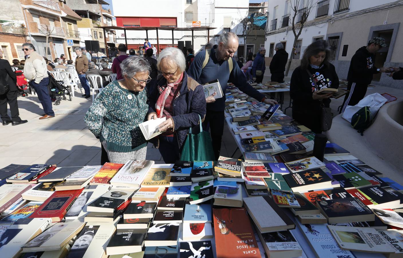 La inaguración de la nueva plaza de Valdeolleros, en imágenes