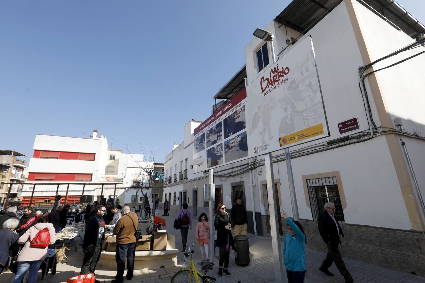 La inaguración de la nueva plaza de Valdeolleros, en imágenes