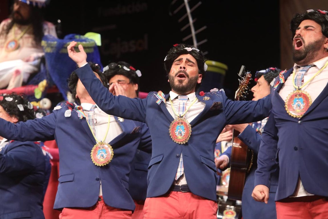 FOTOS: La chirigota Aquí estamos de paso el COAC 2020