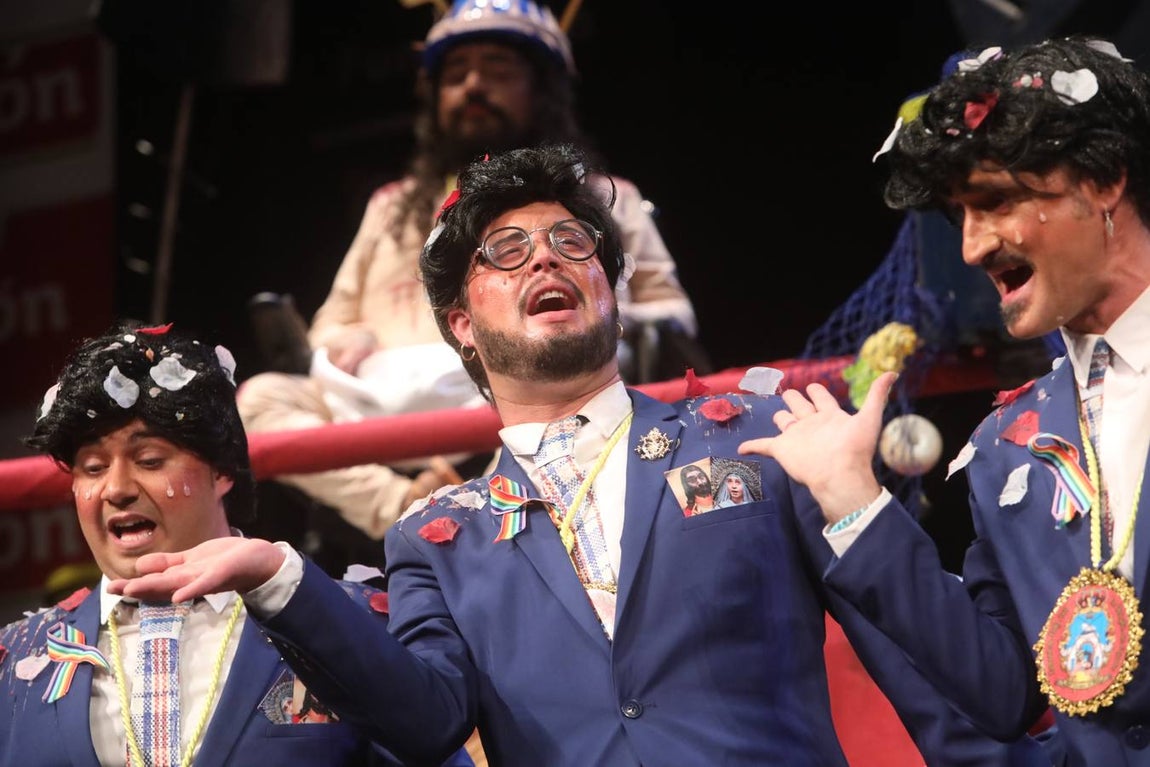 FOTOS: La chirigota Aquí estamos de paso el COAC 2020