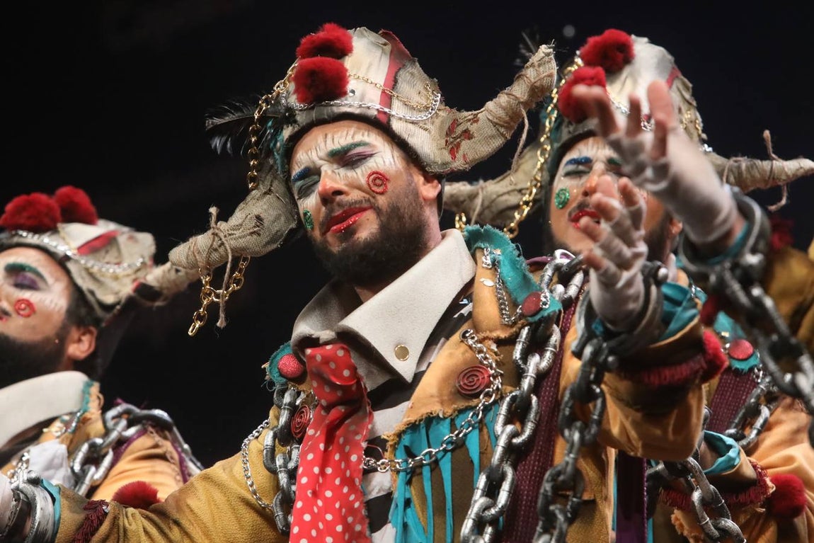 FOTOS: Comparsa Los Encaidenaos en el COAC 2020