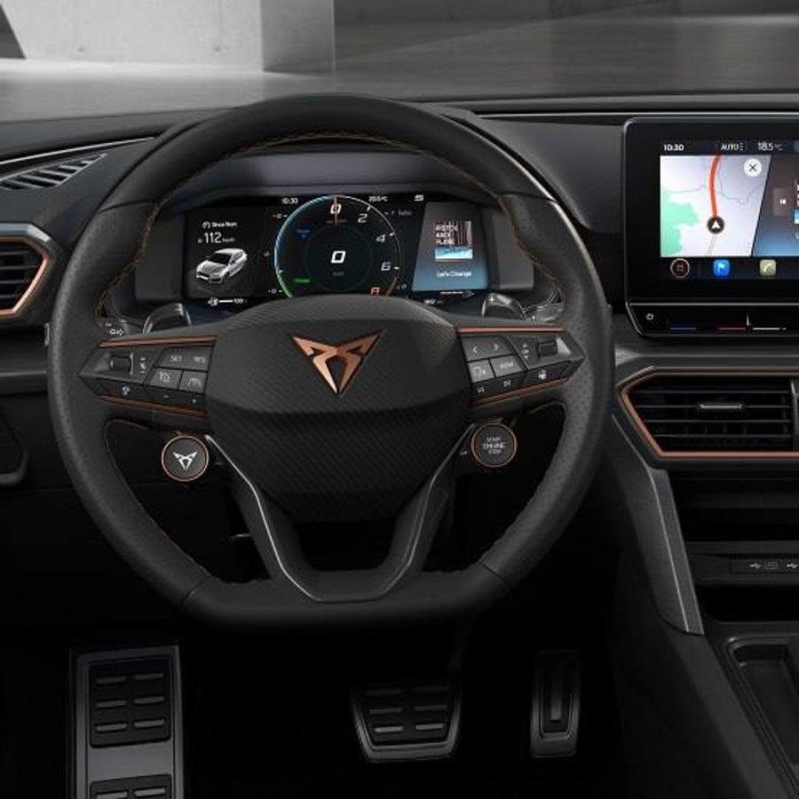 6. El volante de cuero integra un modo deportivo Cupra