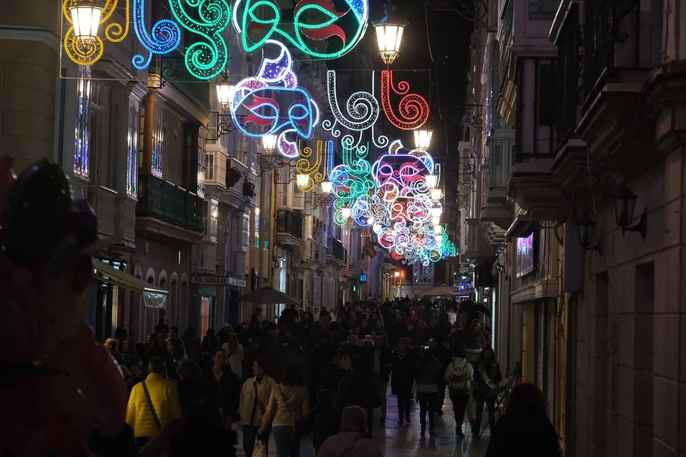 FOTOS: Cádiz estrena iluminación de Carnaval