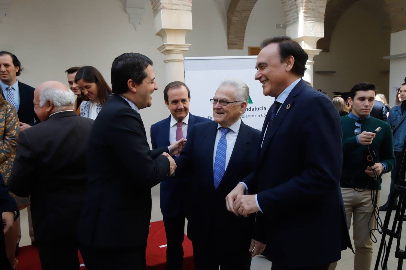 El acto de entrega de banderas de Andalucía en Córdoba, en imágenes