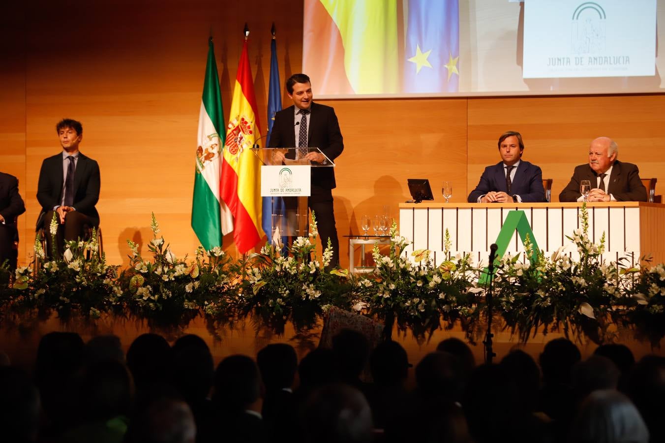 El acto de entrega de banderas de Andalucía en Córdoba, en imágenes