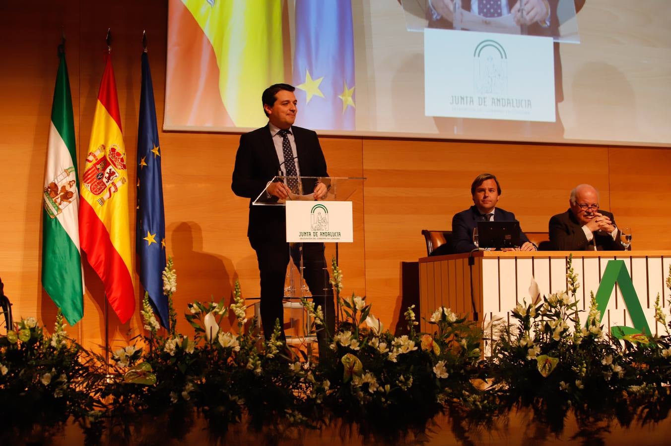 El acto de entrega de banderas de Andalucía en Córdoba, en imágenes