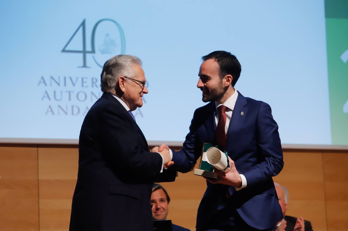 El acto de entrega de banderas de Andalucía en Córdoba, en imágenes