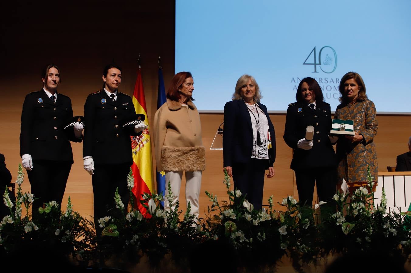 El acto de entrega de banderas de Andalucía en Córdoba, en imágenes