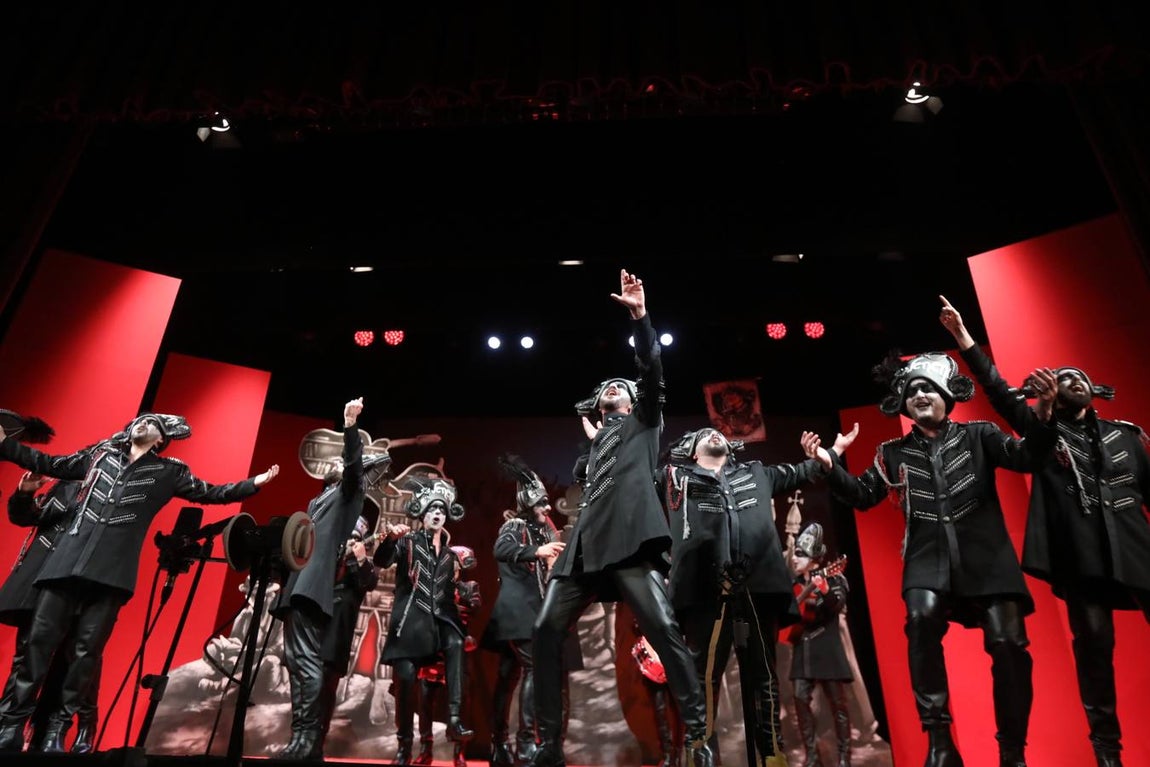 FOTOS: La antología de Juan Carlos Aragón levanta el Falla