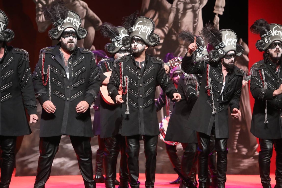 FOTOS: La antología de Juan Carlos Aragón levanta el Falla