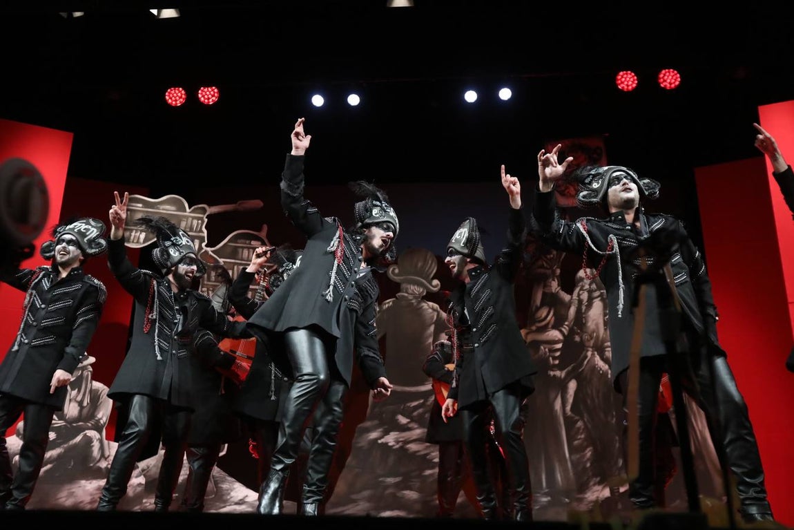 FOTOS: La antología de Juan Carlos Aragón levanta el Falla