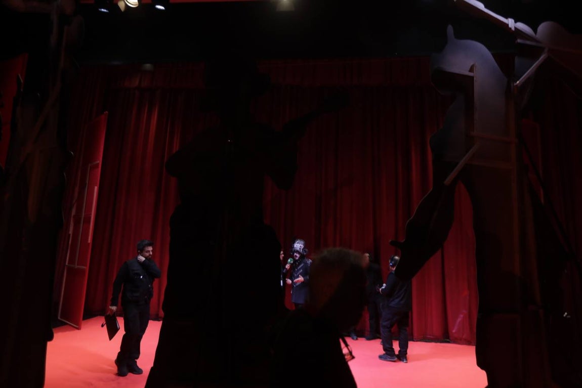 FOTOS: La antología de Juan Carlos Aragón levanta el Falla