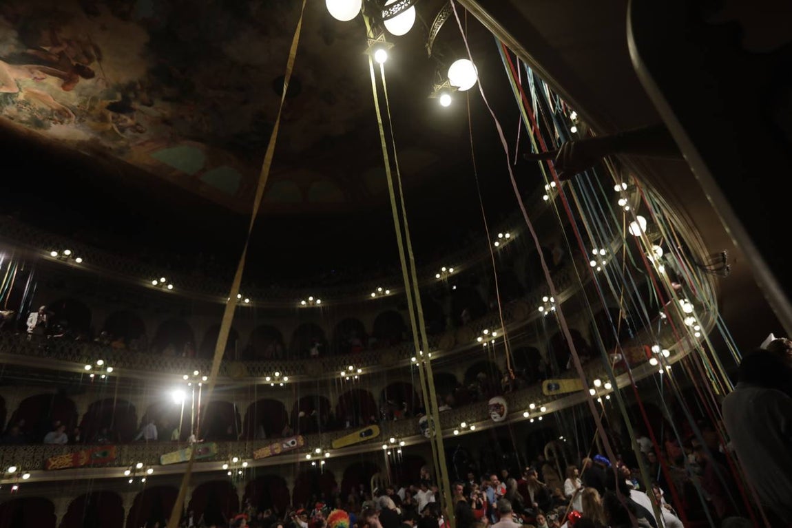 FOTOS: La antología de Juan Carlos Aragón levanta el Falla