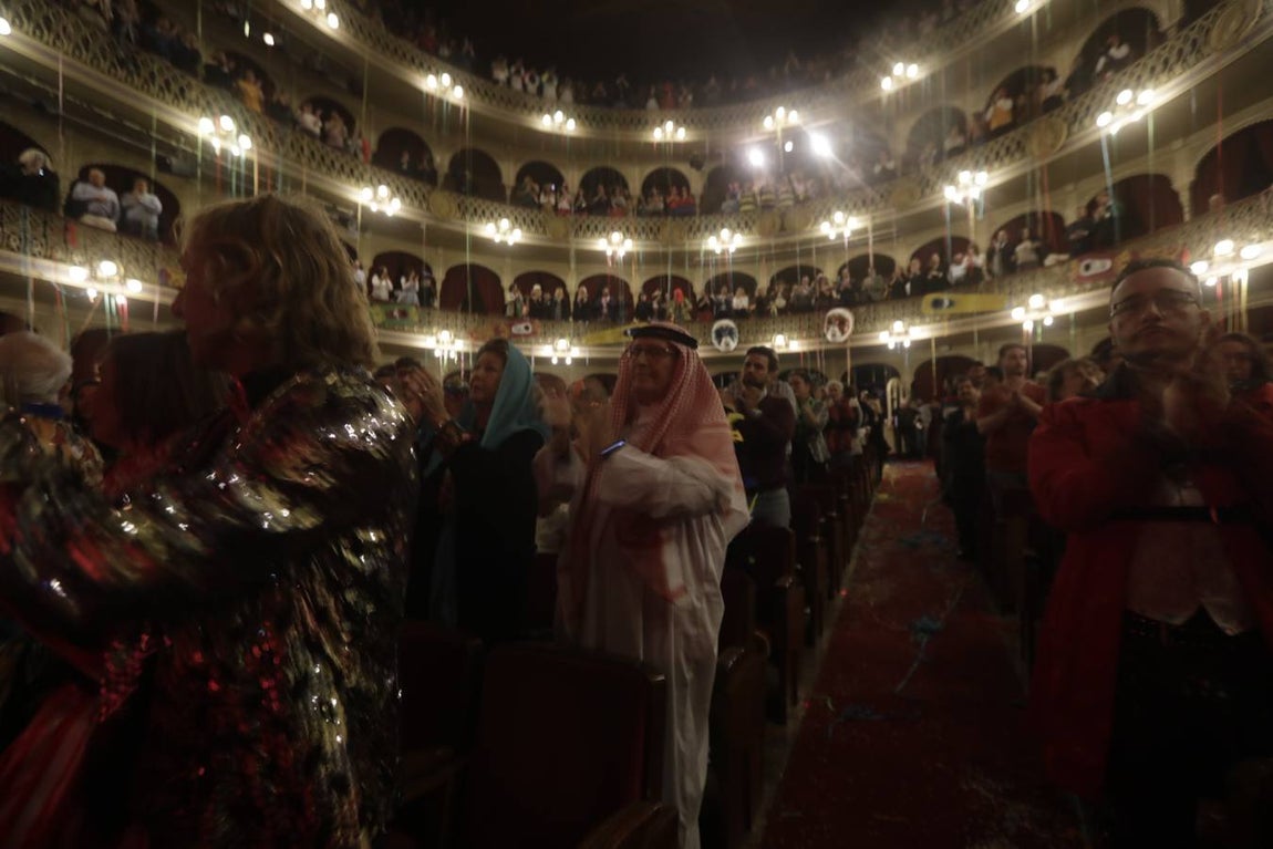 FOTOS: La antología de Juan Carlos Aragón levanta el Falla