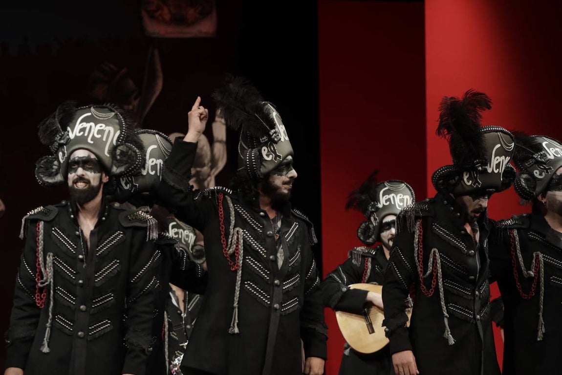 FOTOS: La antología de Juan Carlos Aragón levanta el Falla