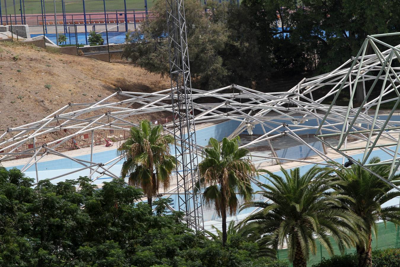 Instalaciones públicas que se pudren, la cara B del deporte en Sevilla