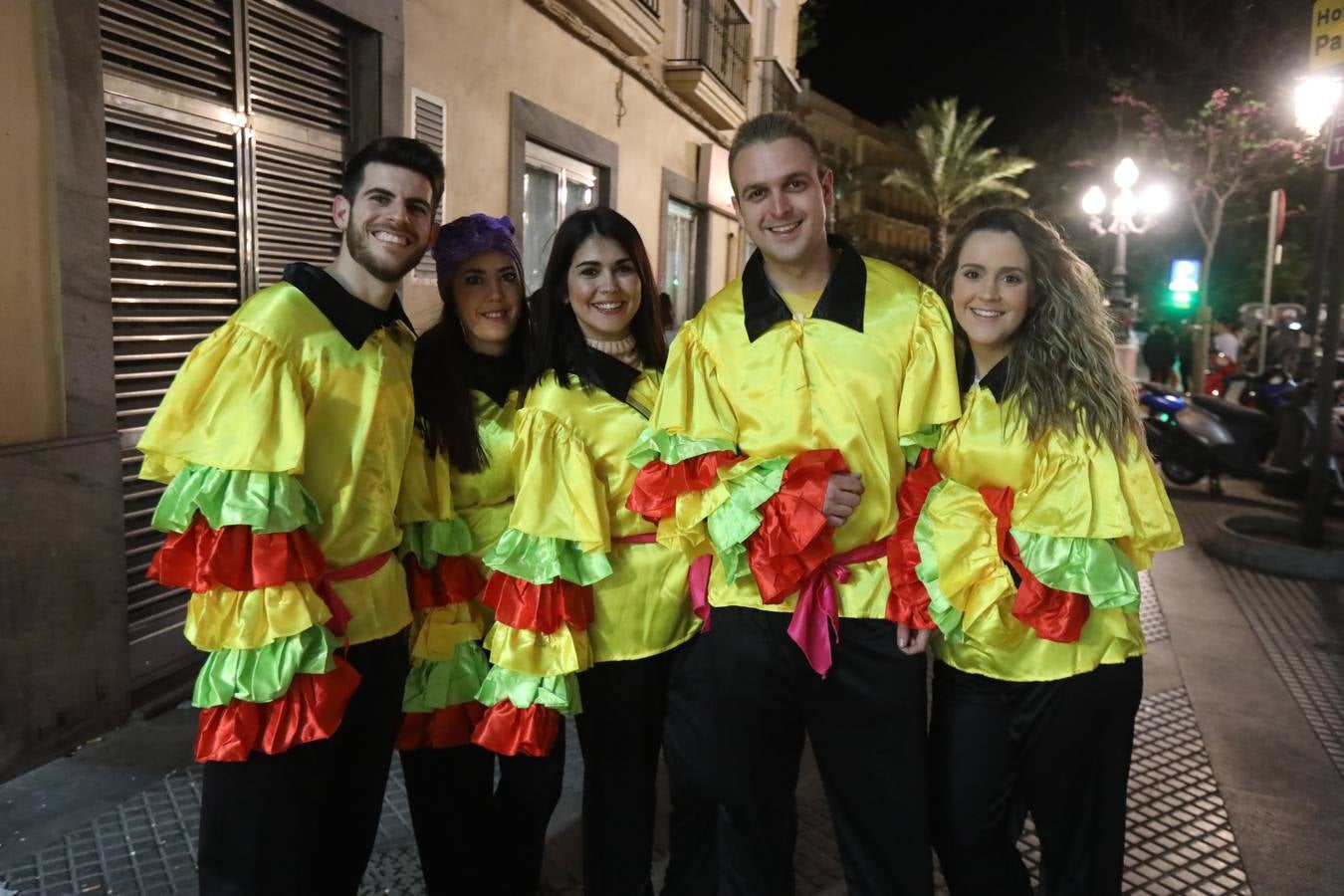 FOTOS: Ambiente el primer sábado de Carnaval en Cádiz