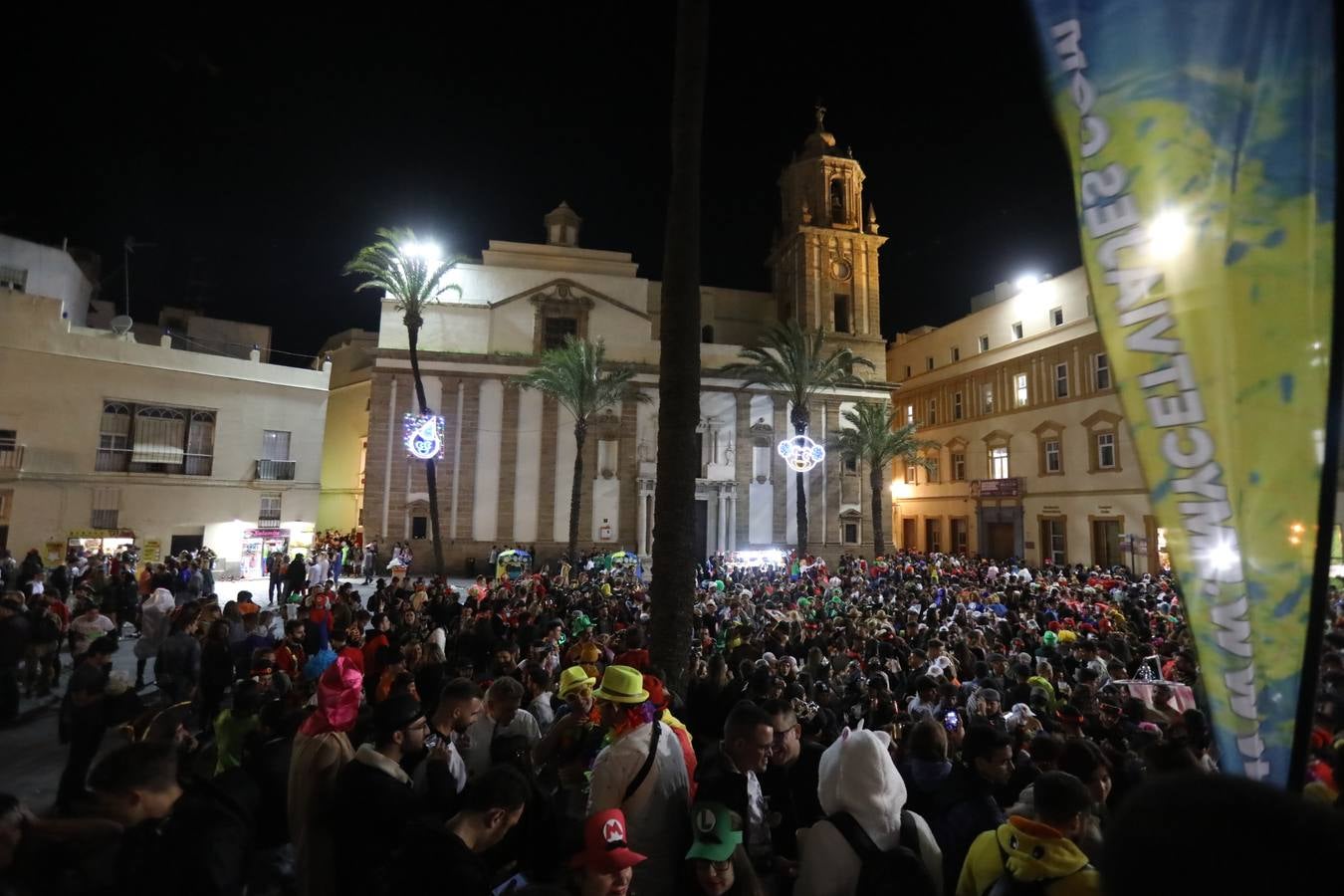 FOTOS: Ambiente el primer sábado de Carnaval en Cádiz