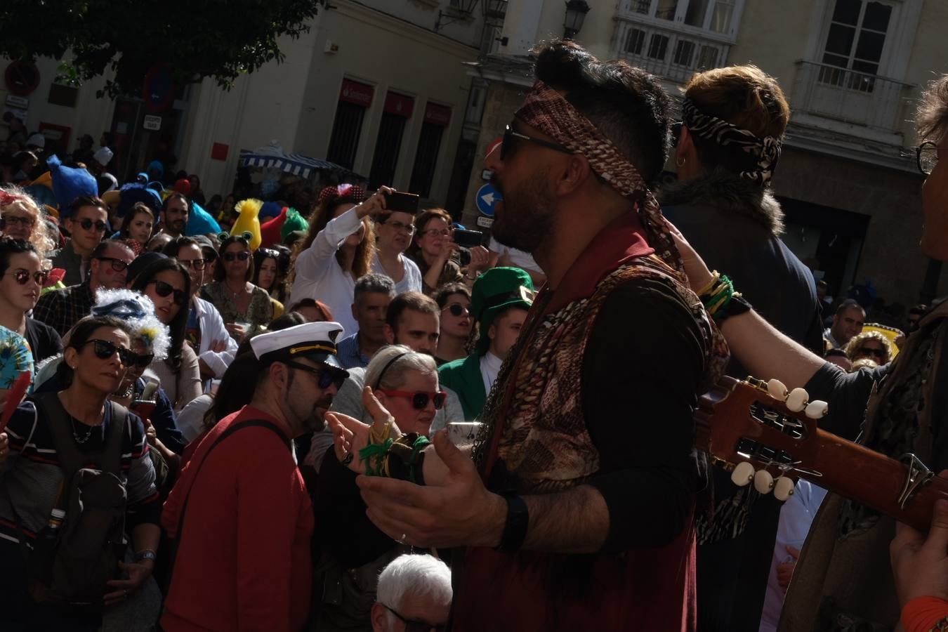 FOTOS: Gran ambiente en la Batalla de coplas del Carnaval de Cádiz 2020