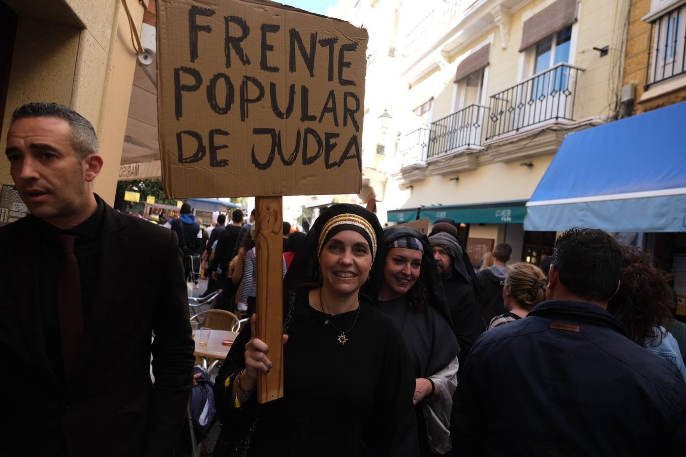 FOTOS: Gran ambiente en la Batalla de coplas del Carnaval de Cádiz 2020