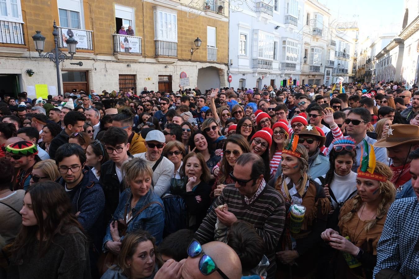 FOTOS: Gran ambiente en la Batalla de coplas del Carnaval de Cádiz 2020