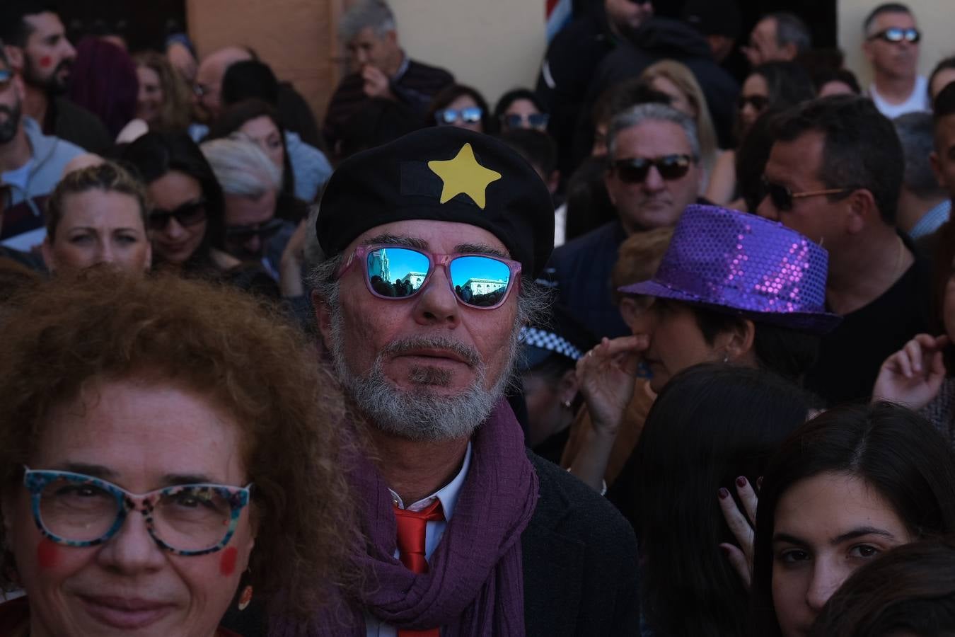 FOTOS: Gran ambiente en la Batalla de coplas del Carnaval de Cádiz 2020