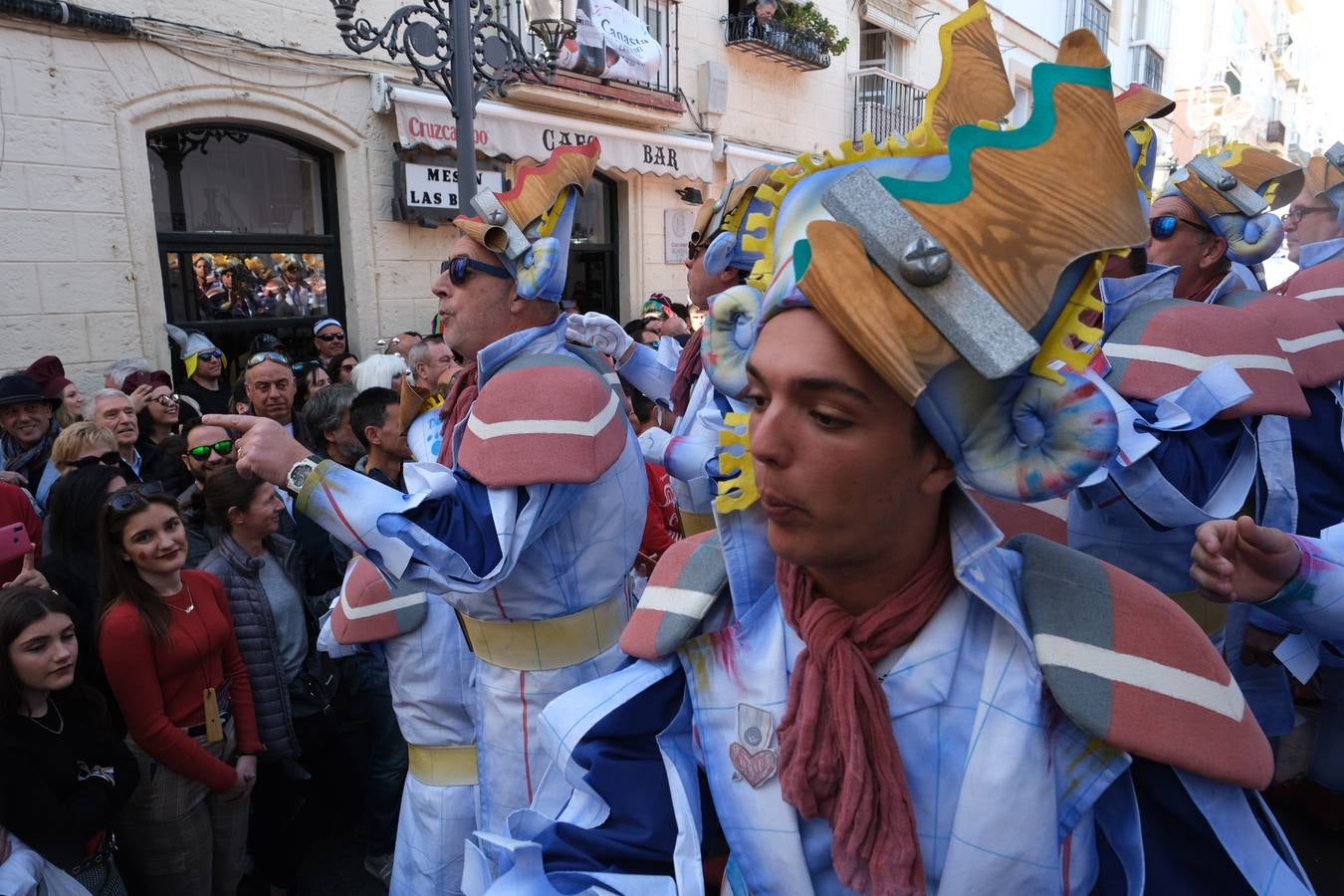 FOTOS: Gran ambiente en la Batalla de coplas del Carnaval de Cádiz 2020