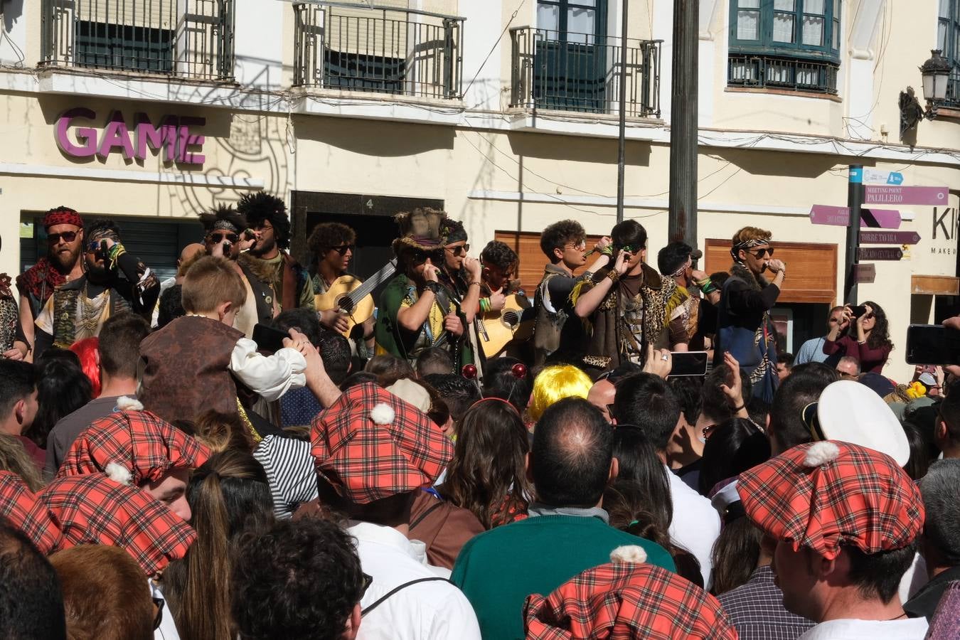 FOTOS: Gran ambiente en la Batalla de coplas del Carnaval de Cádiz 2020